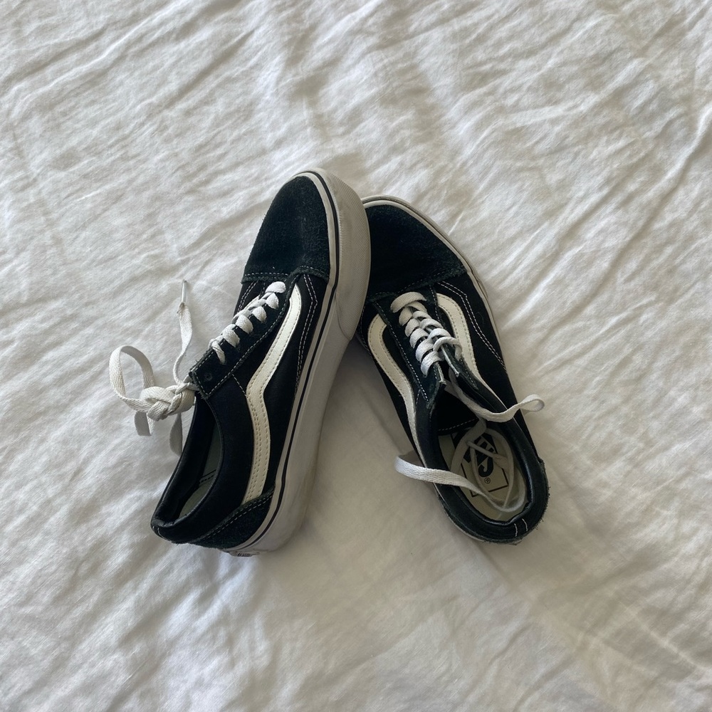 Platform black vans